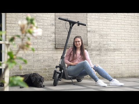 Not a cozy Electric Scooter, but an awesome one! Elegelide Coozy Review