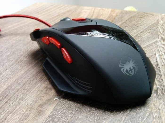 Zelote's T-90 gamingmuis testzijde