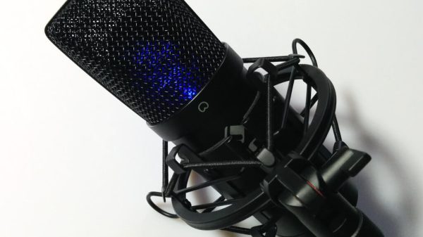 Тест Auna MIC-900B