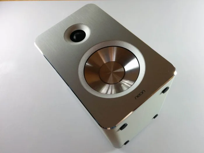 Test stéréo électronique néon MCB1584-12 Speaker1