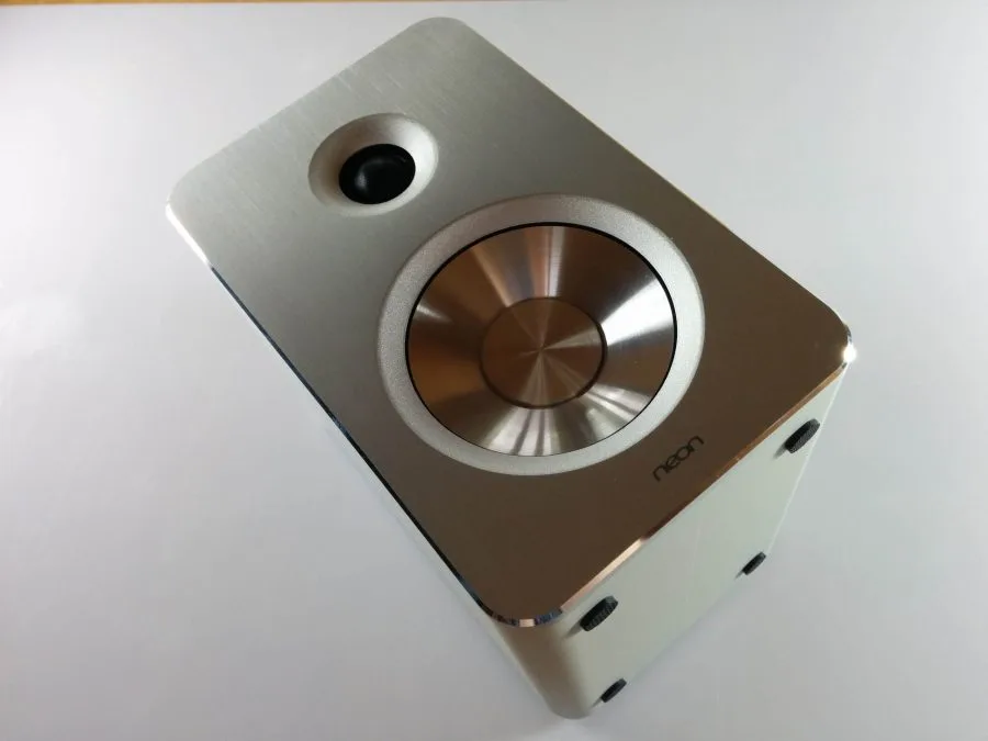 Neon Electronic Stereo Test MCB1584-12 Speaker1