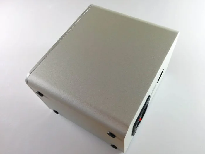 Test stéréo électronique néon MCB1584-12 Speaker2