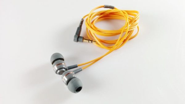SoundMAGIC ES18 In-Ear Test and Review