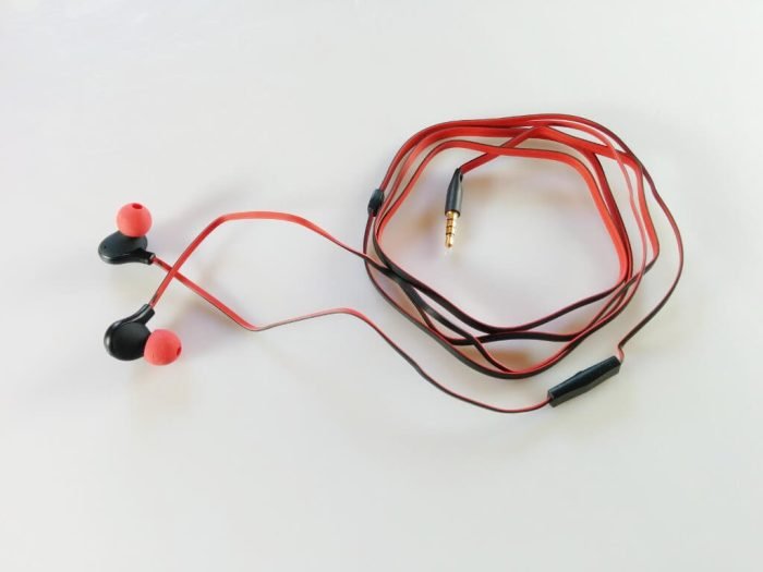 DIVOIX DV99 Revisar cable en la oreja