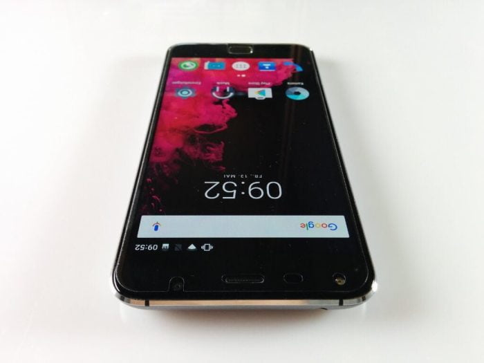 UMi Touch smartphone vpředu