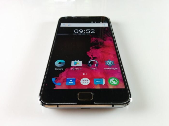 UMi Touch Smartphone Front2