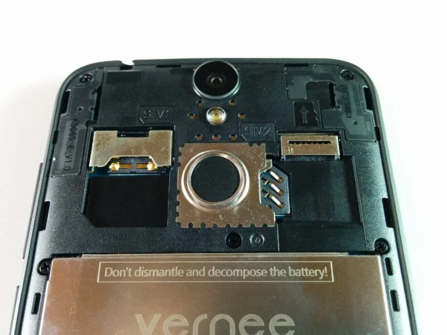 Υποδοχή κάρτας SIM