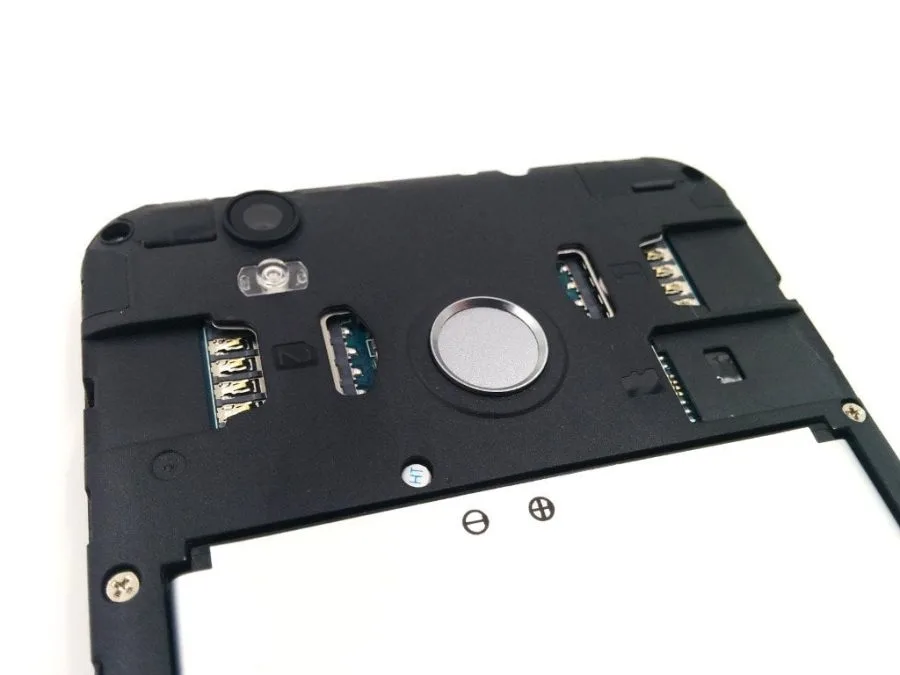 слот для SIM-карты