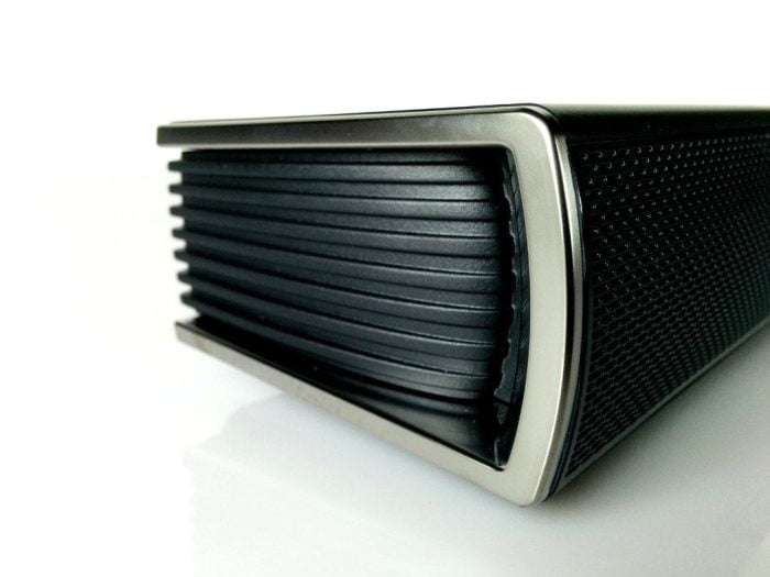 Côté du boîtier du Soundbar LG