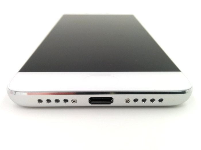 Parte inferior de Xiaomi Mi5 con conector USB-C
