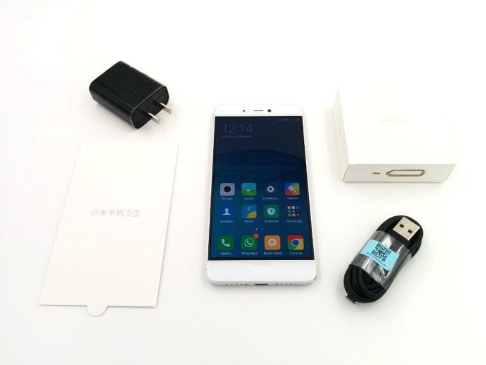 Se suministra con Mi5s, cargador, cable USB y manual