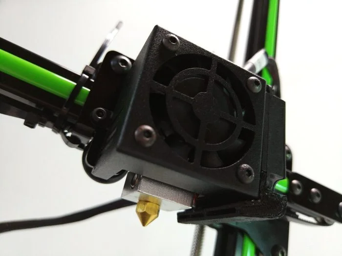 Extruder with nozzle