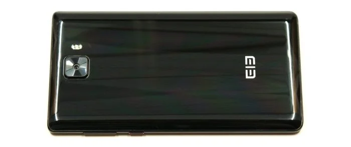 Bagsiden af S8 smartphone