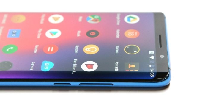 Smartphone front med udsigt over Edgeless displayet