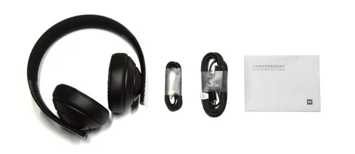 Se suministra con auriculares, cable de conexión e instrucciones