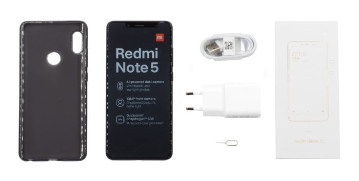 Rozsah dodávky Xiaomi Redmi Note 5 Global s ochranným krytem, ​​nabíjecím kabelem, nabíječkou, jehlou SIM a manuálním