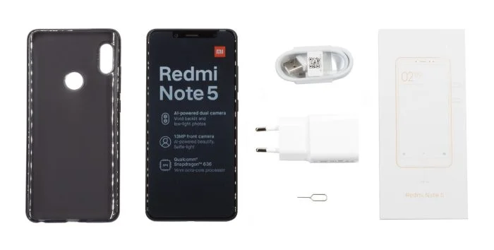 Omvang van de levering van de Xiaomi Redmi Note 5 Global met beschermhoes, oplaadkabel, oplader, SIM-naald en handleiding