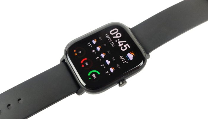 Forsiden af Amazfit GTS med 1.65 tommer AMOLED-skærm.