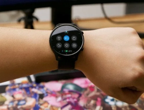 כך נראה שעון ה- Xiaomi Color Smartwatch על פרק כף היד