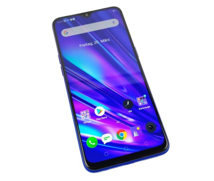 Realme 5 Pro على الجانب الأمامي مع شاشة IPS.