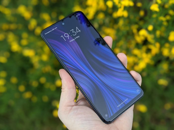 La parte anteriore di Redmi Note 9 Pro con display da 6,67 pollici.