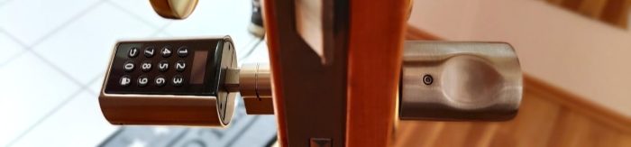 Η κλειδαριά πόρτας WE.LOCK είναι εγκατεστημένη στην πόρτα του διαμερίσματος