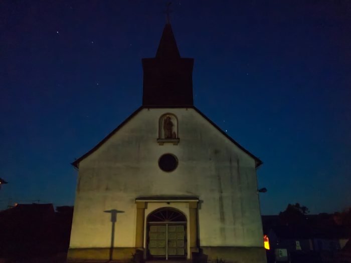 noc z kamerą realme GT (1)