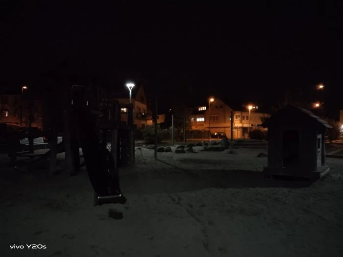 Vista nocturna de la cámara del vivo Y20s (3)