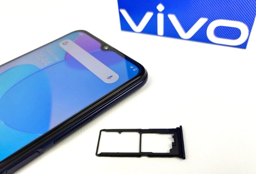 vivo Y20s-smartphone met dual SIM-slot.