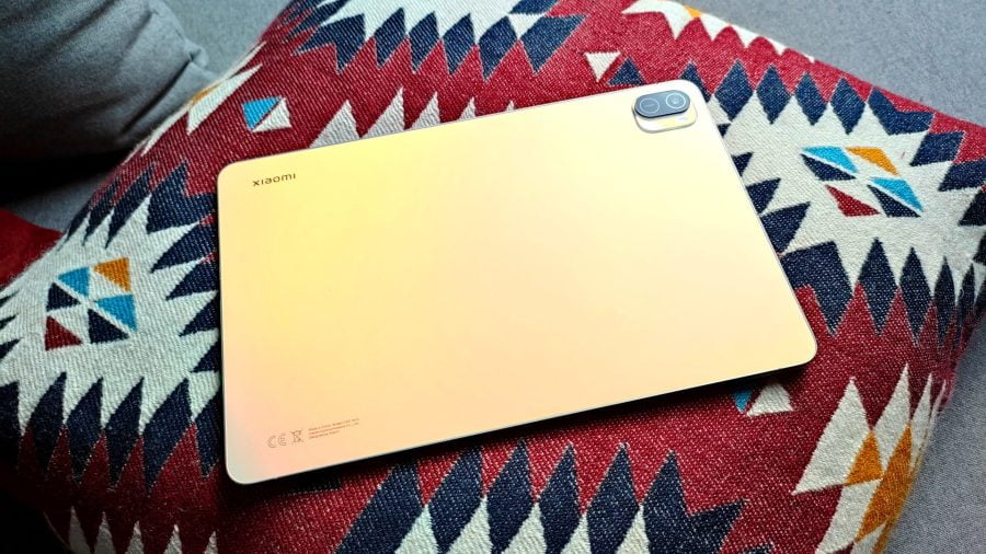 تابلت Xiaomi Pad 5 باللون الأبيض اللؤلؤي.