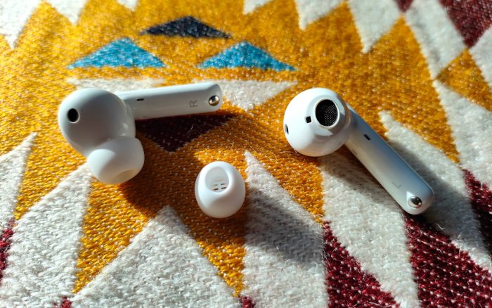 HONOR Earbuds 2 Lite einzelne Earbuds mit Eartip.