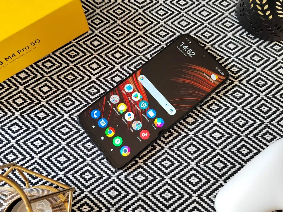 POCO M4 Pro 5G Display von oben