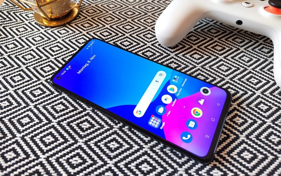 realme GT Neo2 Test Display von der Seite.