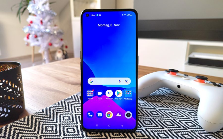 realme GT Neo2 test display from the front.