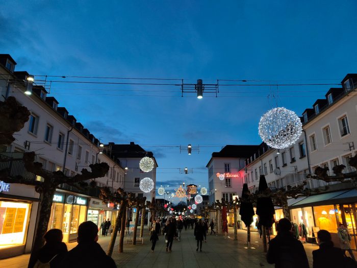 realme GT Neo2 foto di prova al tramonto nel centro della città