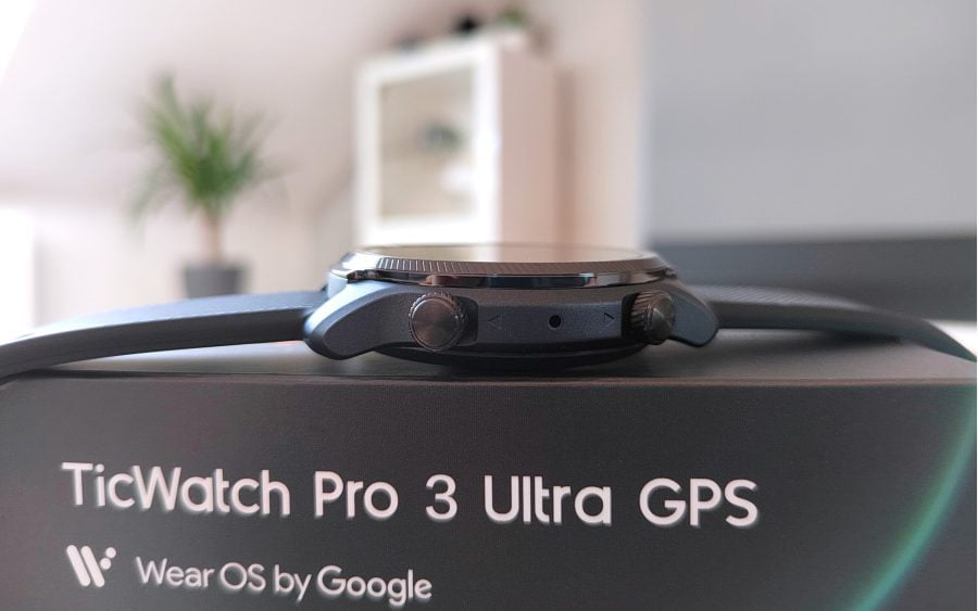 TicWatch Pro 3 Ultra GPS-zijde met kronen en microfoon