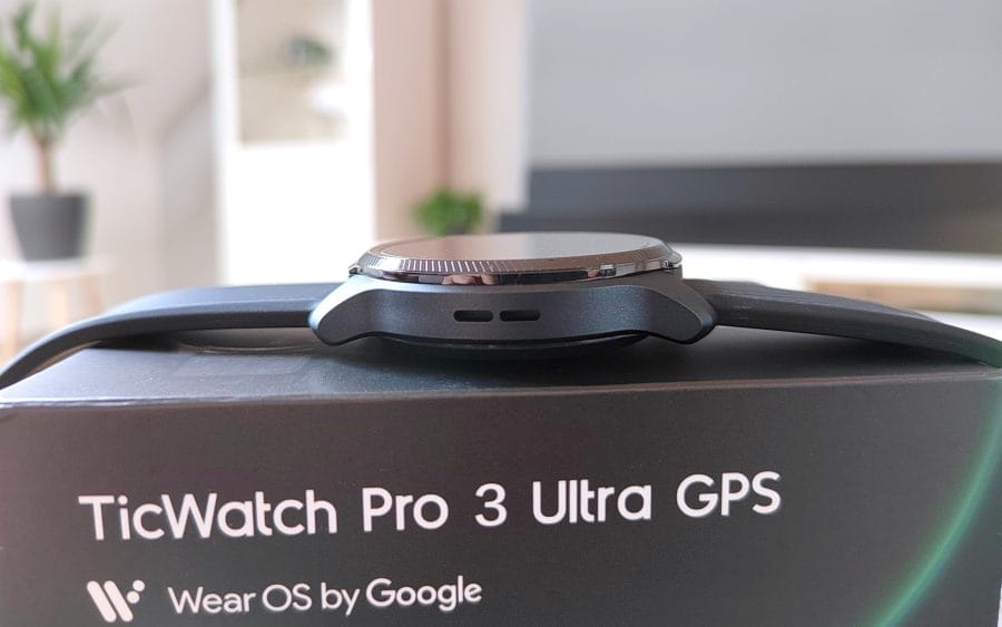 TicWatch Pro 3 Ultra GPS aan de zijkant met luidsprekeruitgang