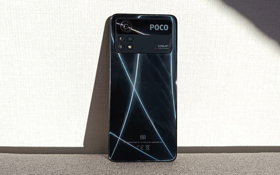 POCO X4 Pro 5G achterkant van de behuizing.