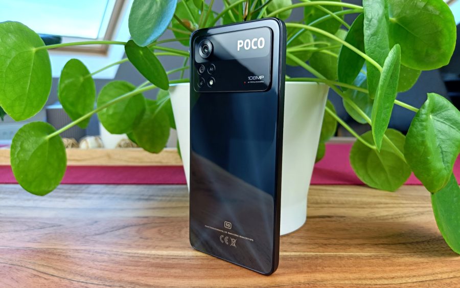 POCO X4 Pro 5G smartphone bagcover i Laser Black.