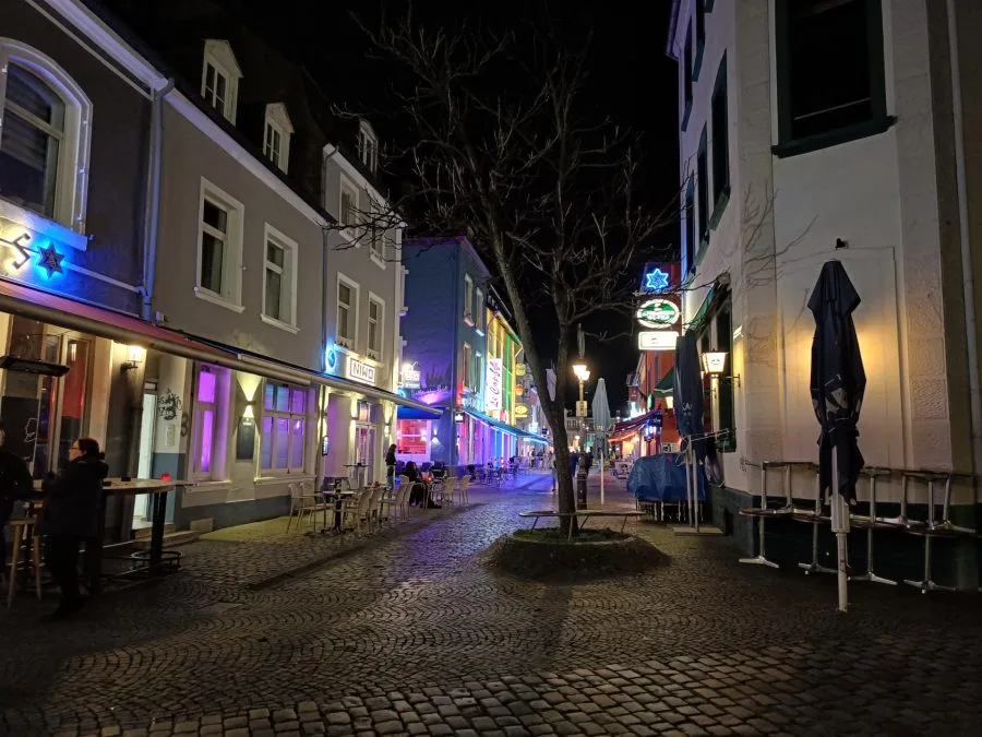 noční testovací snímek hlavního fotoaparátu realme 9 Pro+ (3)