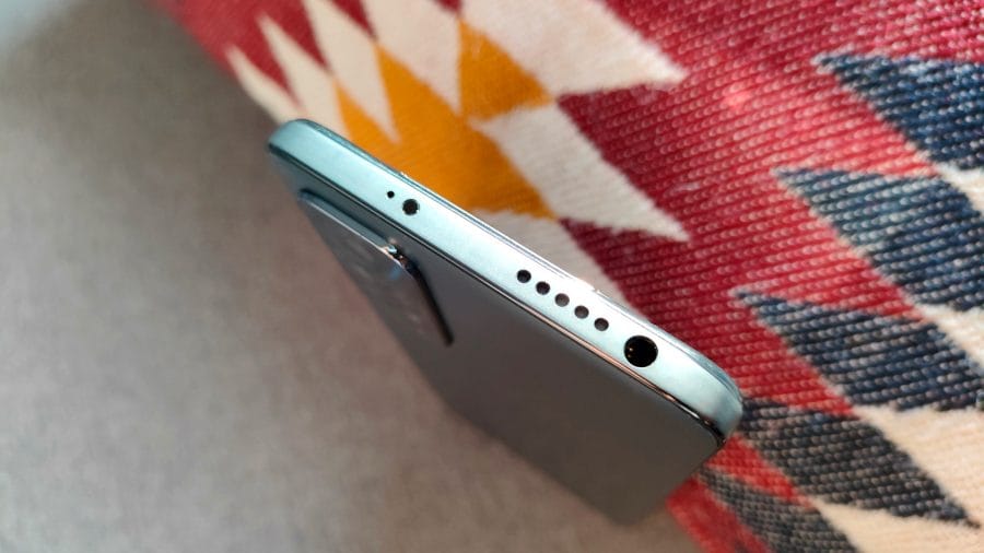 Redmi Note 11 headphone jack top