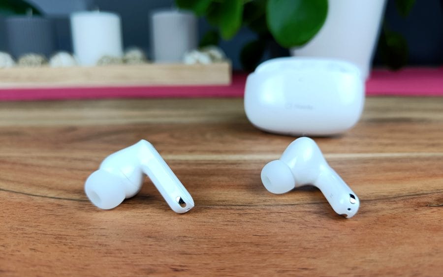 XIaodu Smart Buds Pro Earbuds frente al estuche de carga