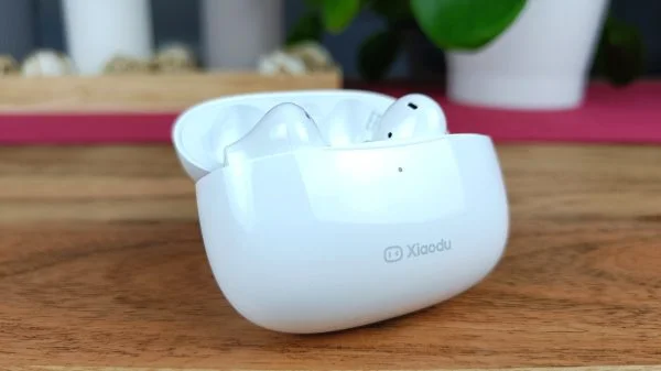 XIaodu Smart Buds Pro charging case opened