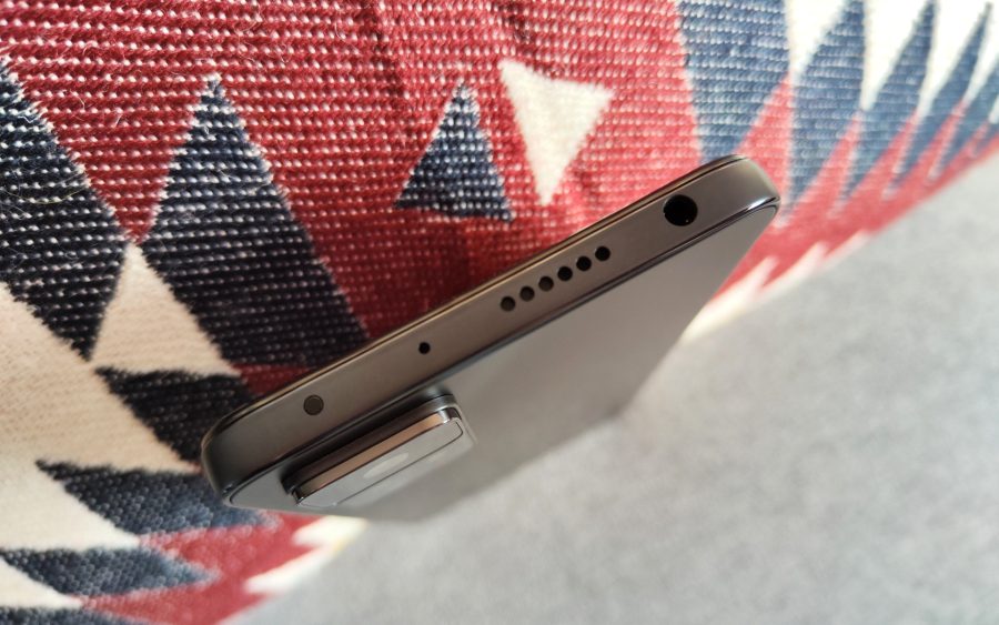 Redmi Note 11 Pro 5G сверху с ИК-бластером, микрофоном, выходом на динамик и разъемом для наушников 3,5 мм.