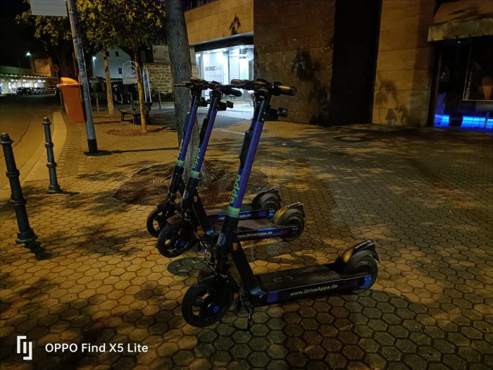 OPPO Find X5 Lite câmera principal tiro de teste noturno e-scooter