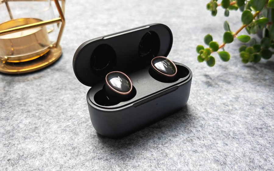 1MORE EVO Earbuds in a charging case.