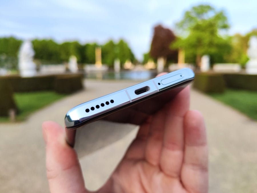 HONOR Magic 4 Pro bundtaske med USB-C højttaler og SIM slot