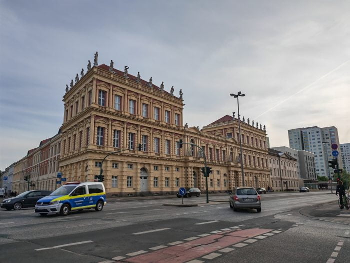 Edificio de la toma de prueba de la cámara principal del HONOR Magic 4 Pro