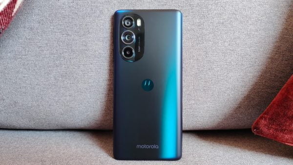 Záhlaví recenze Motorola Edge 30 Pro