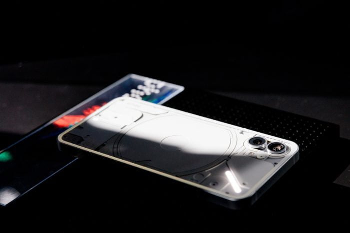 Ingenting telefon (1) Bagsidedesign (2)